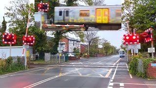 Birkdale Crescent Road Level Crossing Merseyside [upl. by Cj]